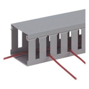 Canaleta Ranurada de PVC / 3.25 in Ancho / 3.12 in Alto / 6 ft (1.8 m) Largo / Tipo G / Gris Claro